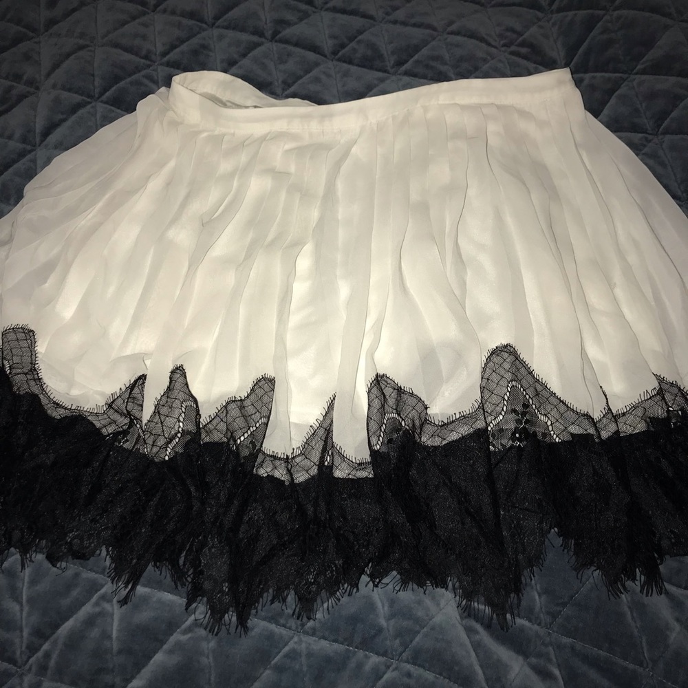Worthington white pleated eyelash lace skirt